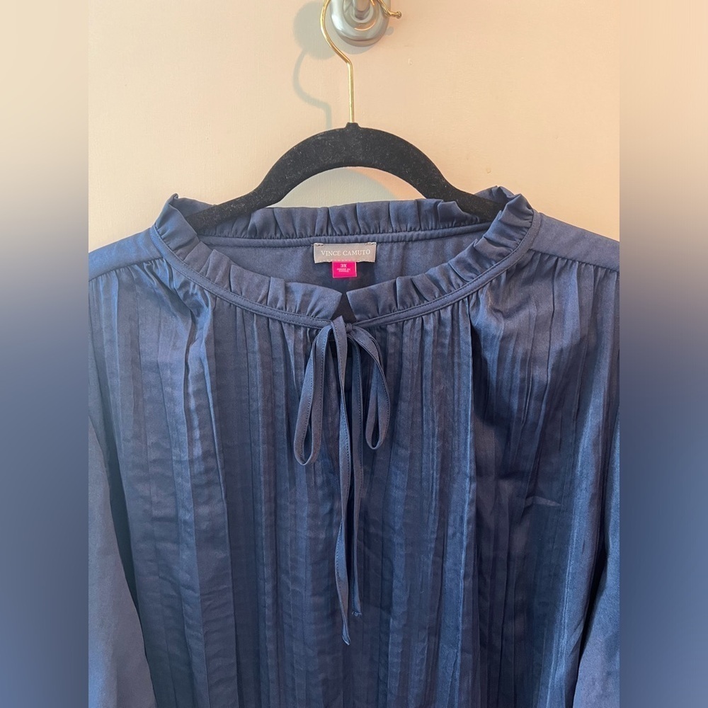 Vince Camuto Pleated Puff Sleeve Rumple Blue Blouse - Picture 5 of 16